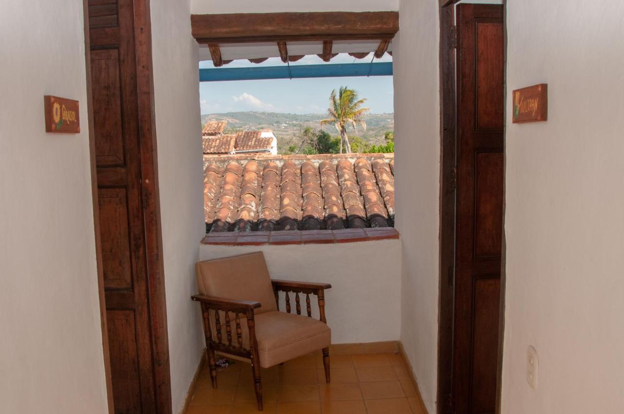 La Juanita Hostel باريكارا المظهر الخارجي الصورة